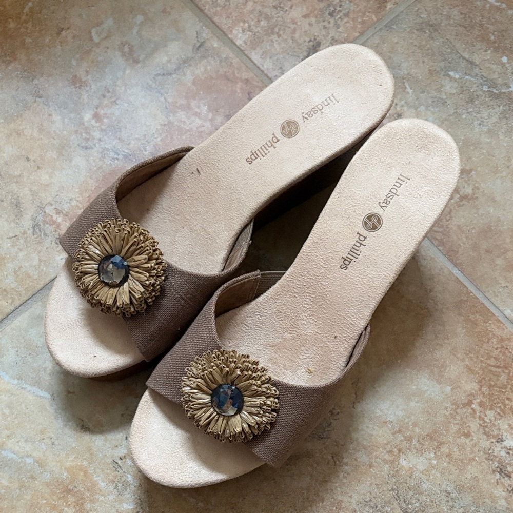 Brown Slide Sandals with Decorative Rosette